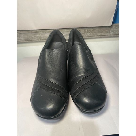 Aravon Women's Provence Asymmetrical Slipon‎ Pump Black Leather 7.5 US / 5UK - Picture 5 of 13